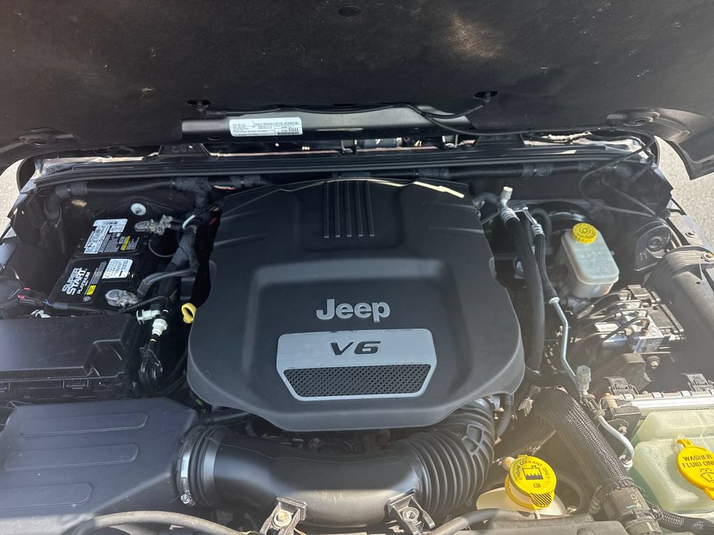 Used 2017 Jeep Wrangler Unlimited Sahara w/ Dual Top Group AWD/4WD image 34