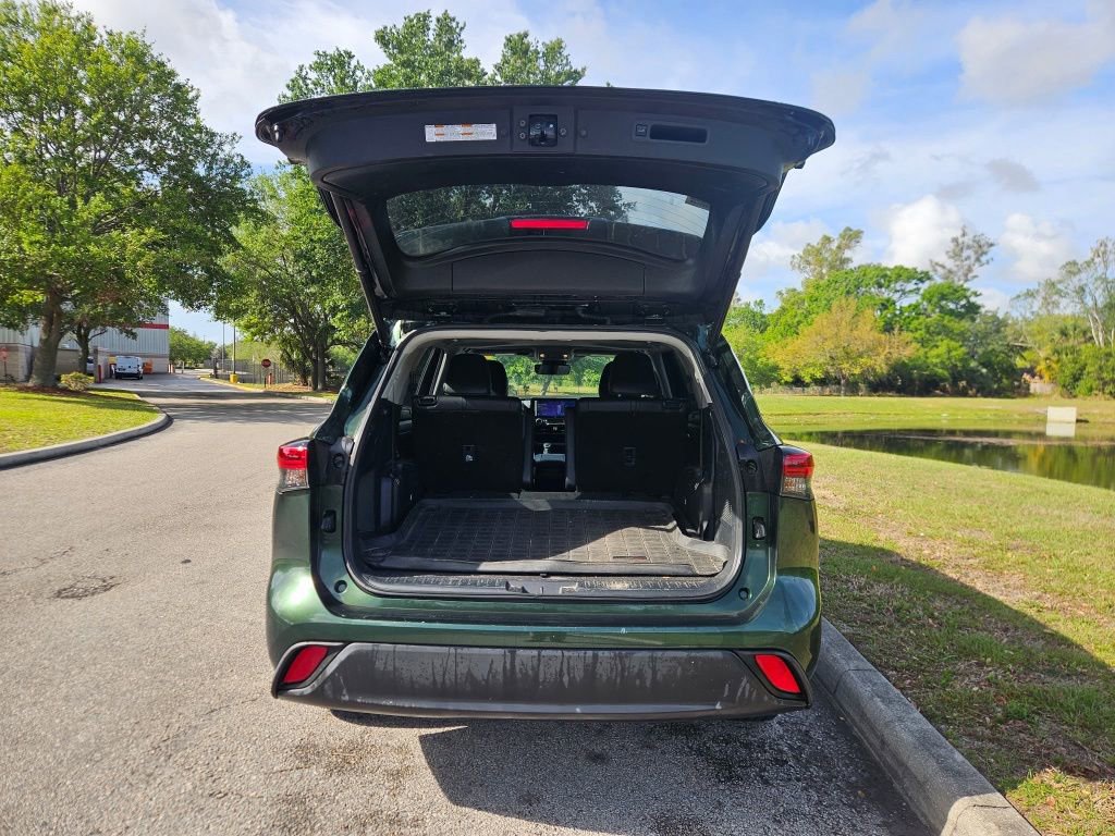 Used 2023 Toyota Highlander XLE image 10