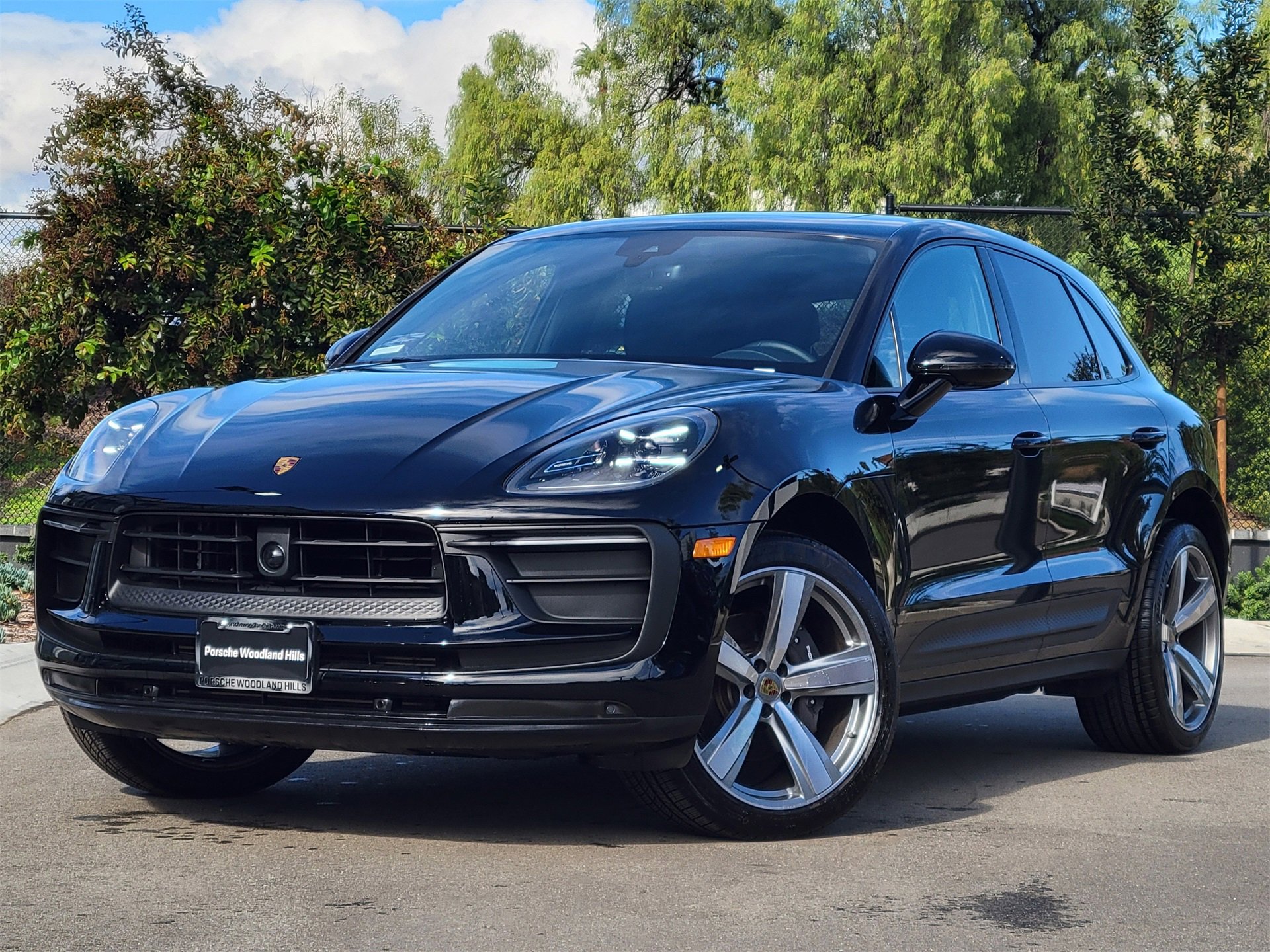Used 2025 Porsche Macan image 1