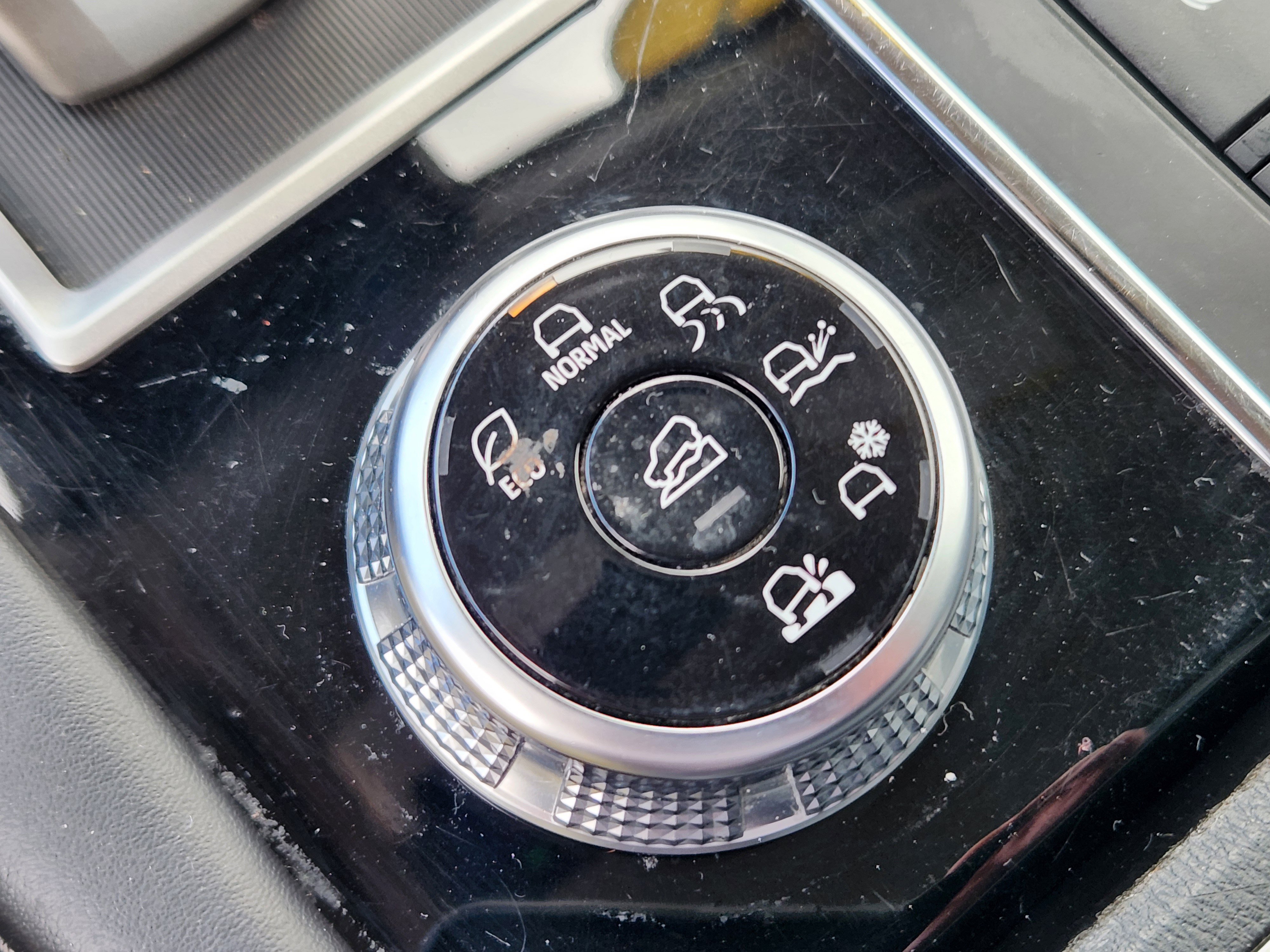 Used 2022 Mitsubishi Outlander SE image 16