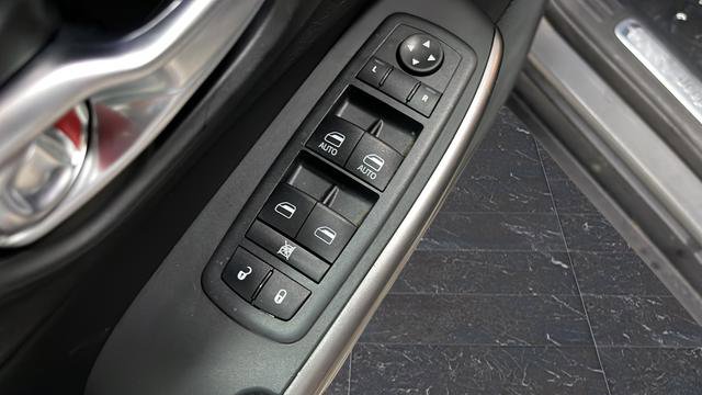Used 2021 Jeep Cherokee Limited AWD/4WD image 24