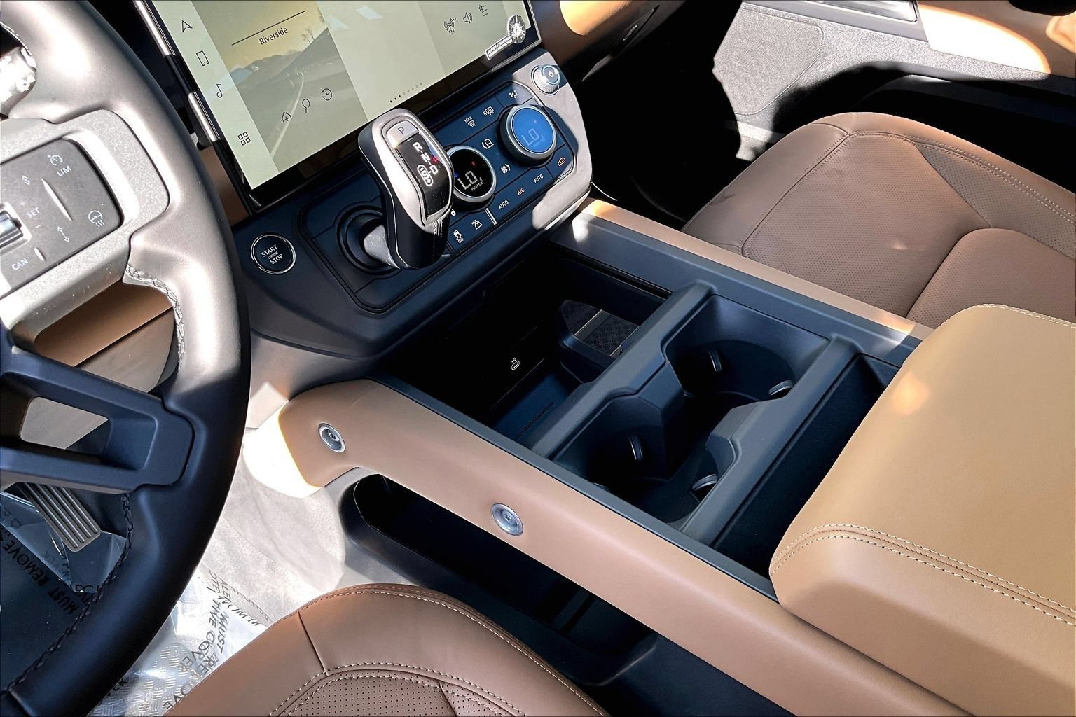 New 2026 Land Rover Defender 110 X-Dynamic SE AWD/4WD image 8