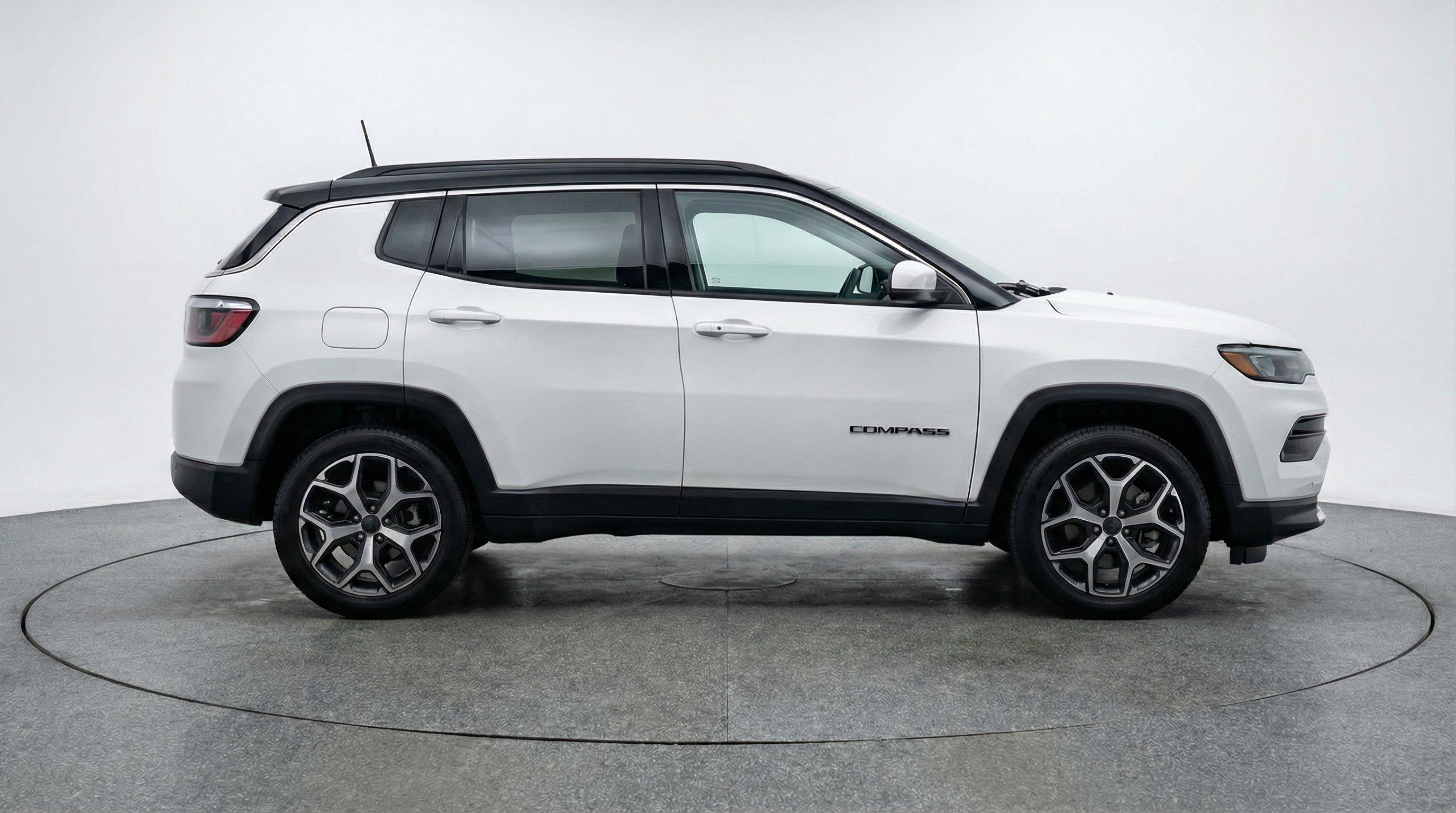 Used 2025 Jeep Compass Limited AWD/4WD image 11