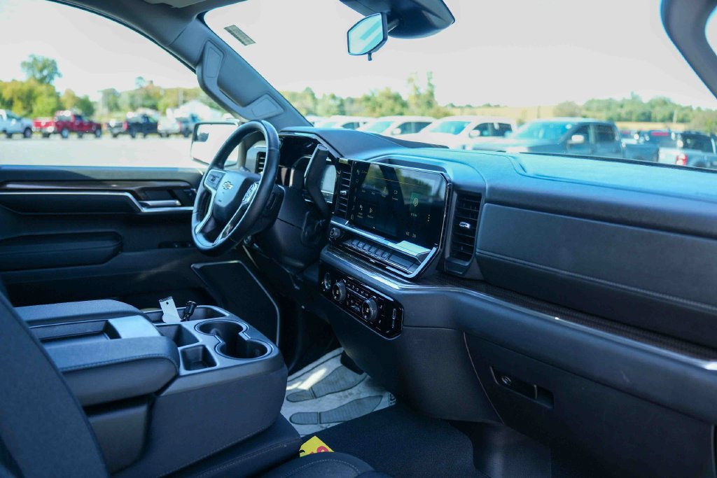 Used 2023 Chevrolet Silverado 1500 LT AWD/4WD image 14