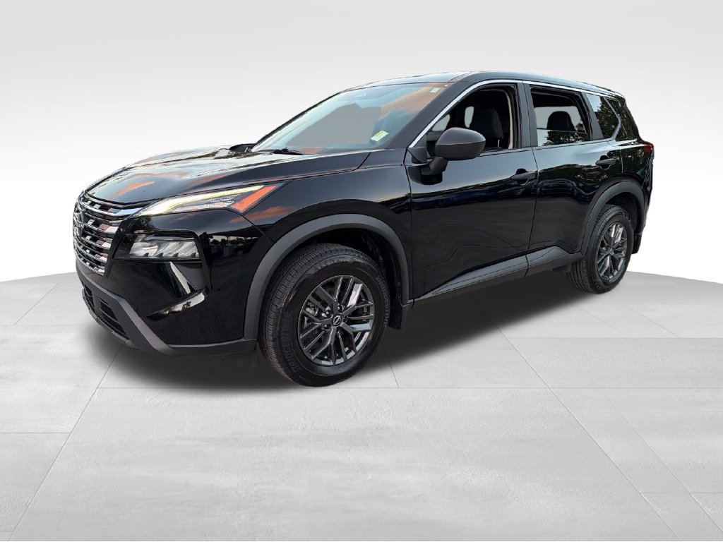 Used 2025 Nissan Rogue S FWD image 3