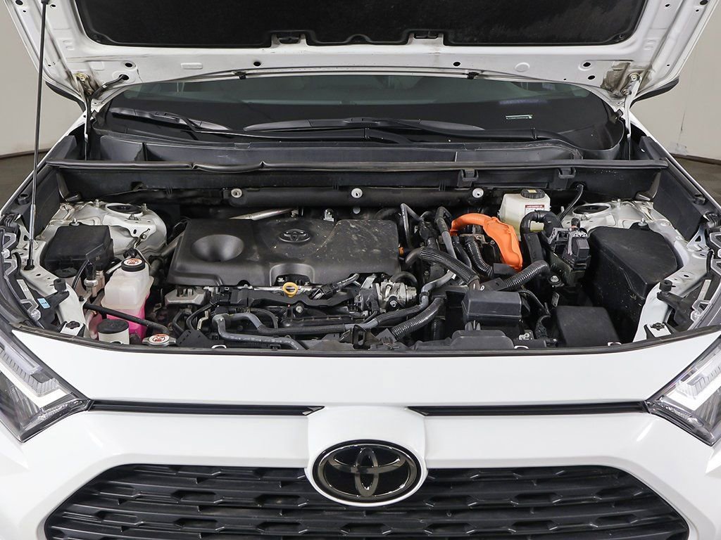 Used 2025 Toyota RAV4 XLE AWD/4WD image 18