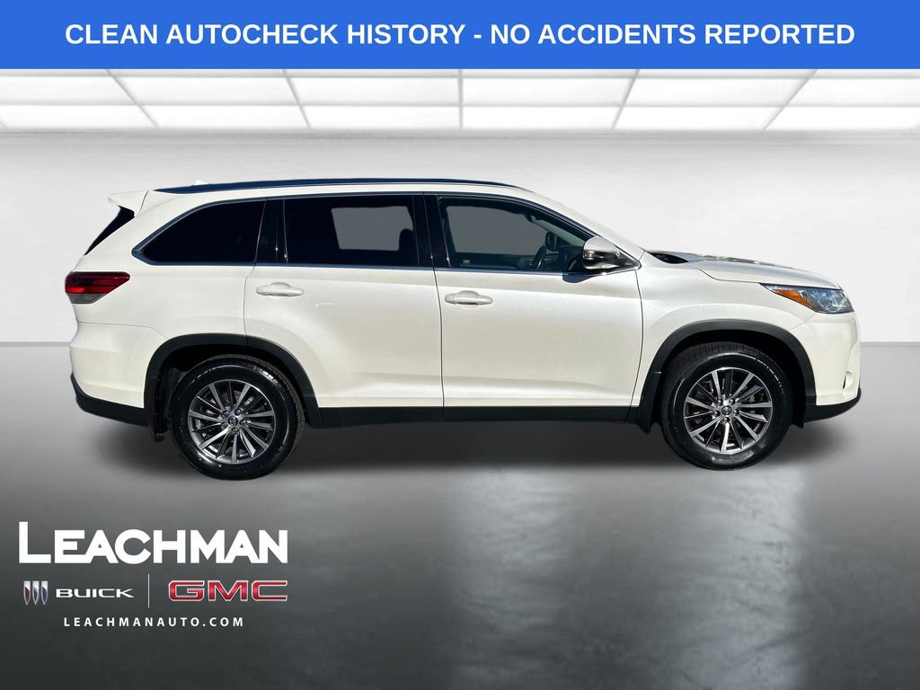 Used 2019 Toyota Highlander XLE image 2