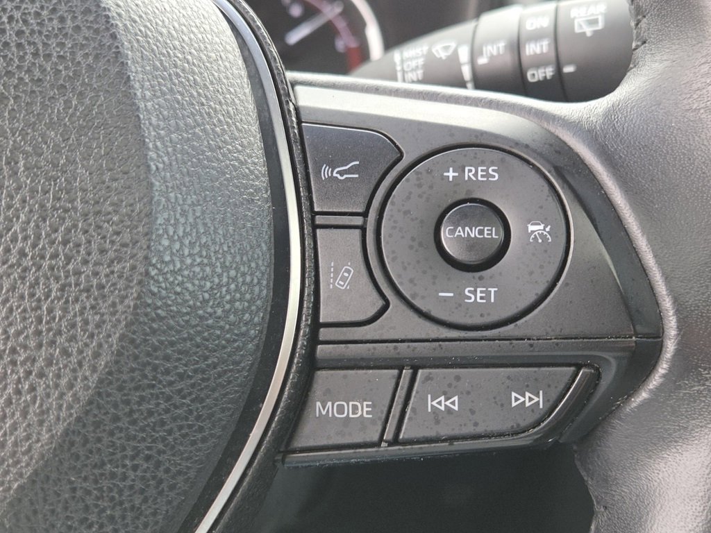 Used 2020 Toyota RAV4 Limited image 13