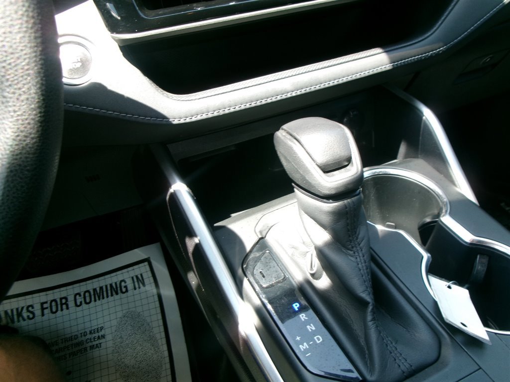 Used 2020 Toyota Highlander L image 22