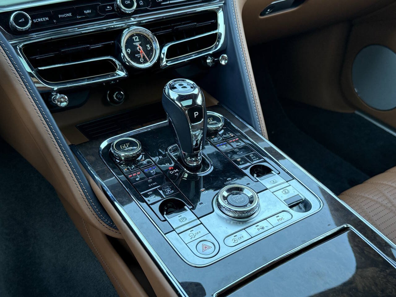 Used 2022 Bentley Flying Spur V8 AWD/4WD image 28