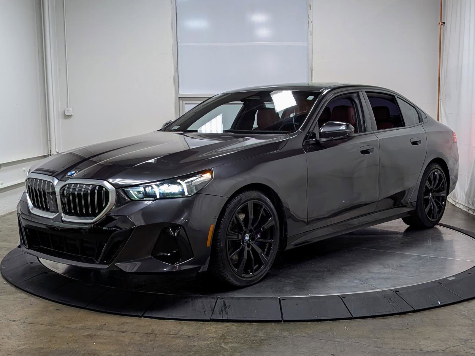 Used 2025 BMW 530i w/ M Sport Package image 4