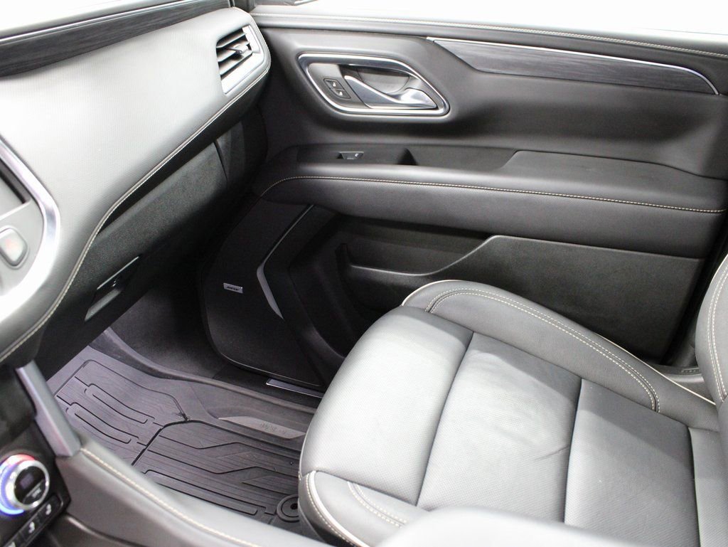 Used 2024 GMC Yukon XL SLT w/ SLT Luxury Package image 28