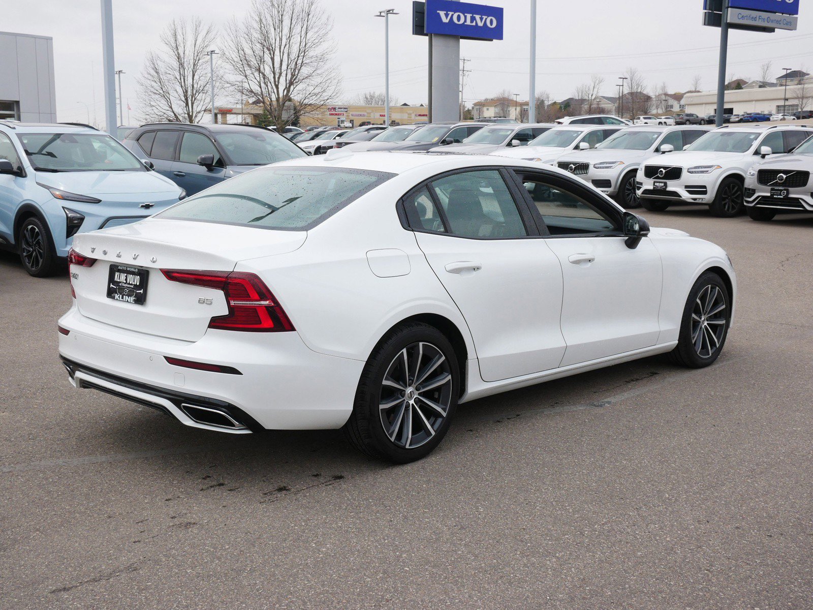 Used 2022 Volvo S60 B5 Momentum w/ Premium Package AWD/4WD image 7