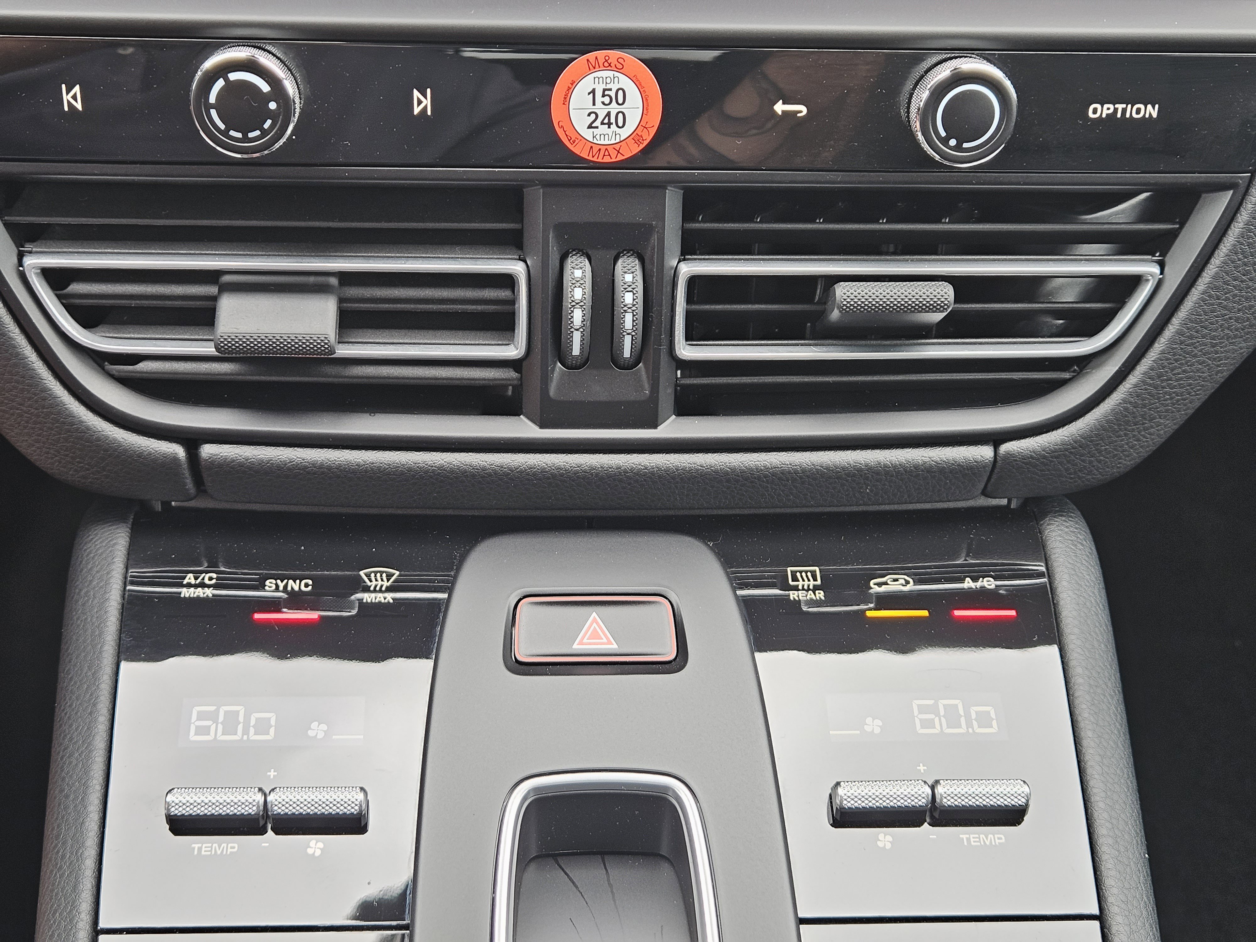 Certified 2026 Porsche Macan AWD/4WD image 19