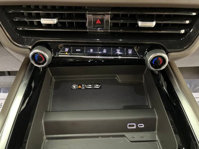 Used 2025 Chevrolet Tahoe LT RWD image 28