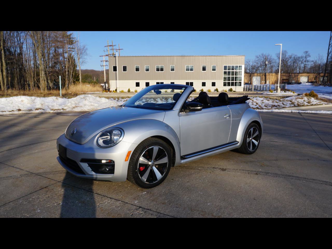 Used 2013 Volkswagen Beetle 2.0T image 1