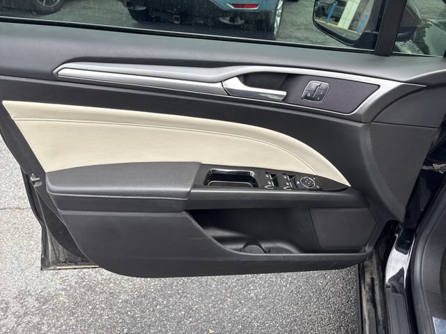Used 2016 Ford Fusion Titanium AWD/4WD image 16