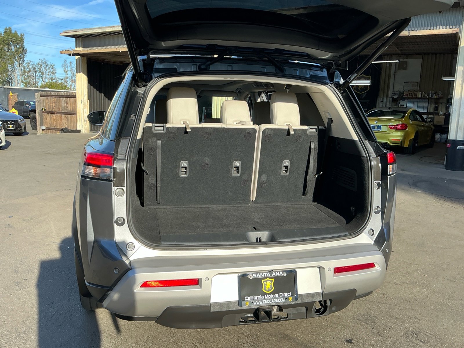 Used 2022 Nissan Pathfinder Platinum w/ Cargo Package image 25