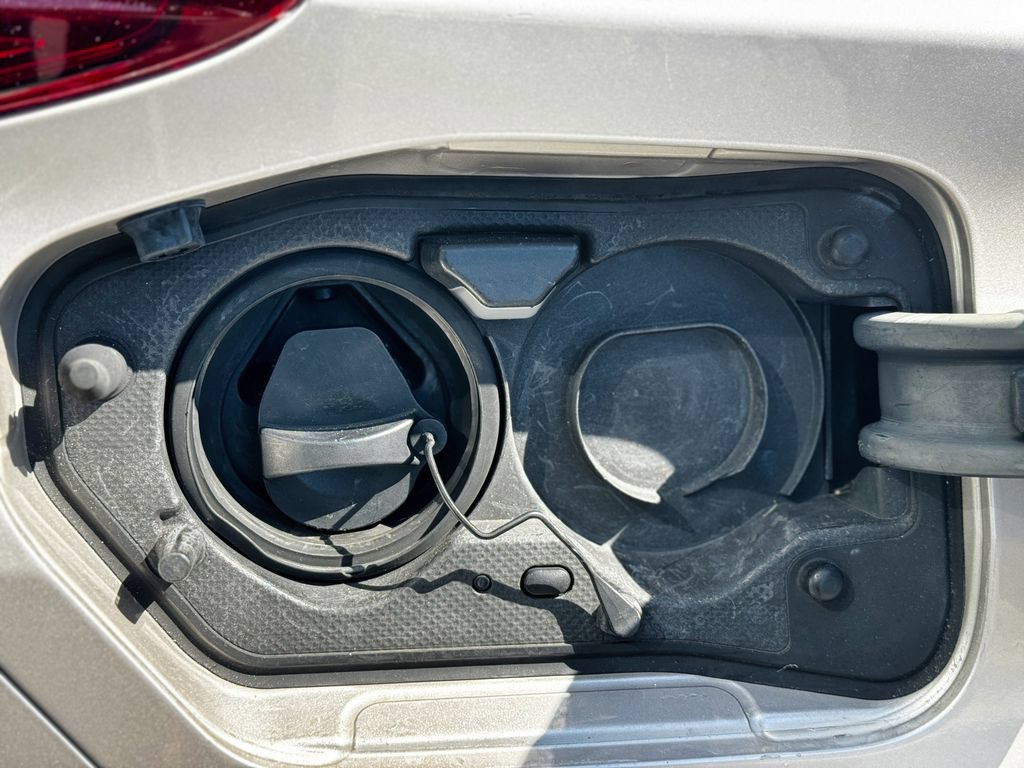 Used 2017 Toyota Prius Prime Premium w/ Preferred Accessory Package FWD image 77