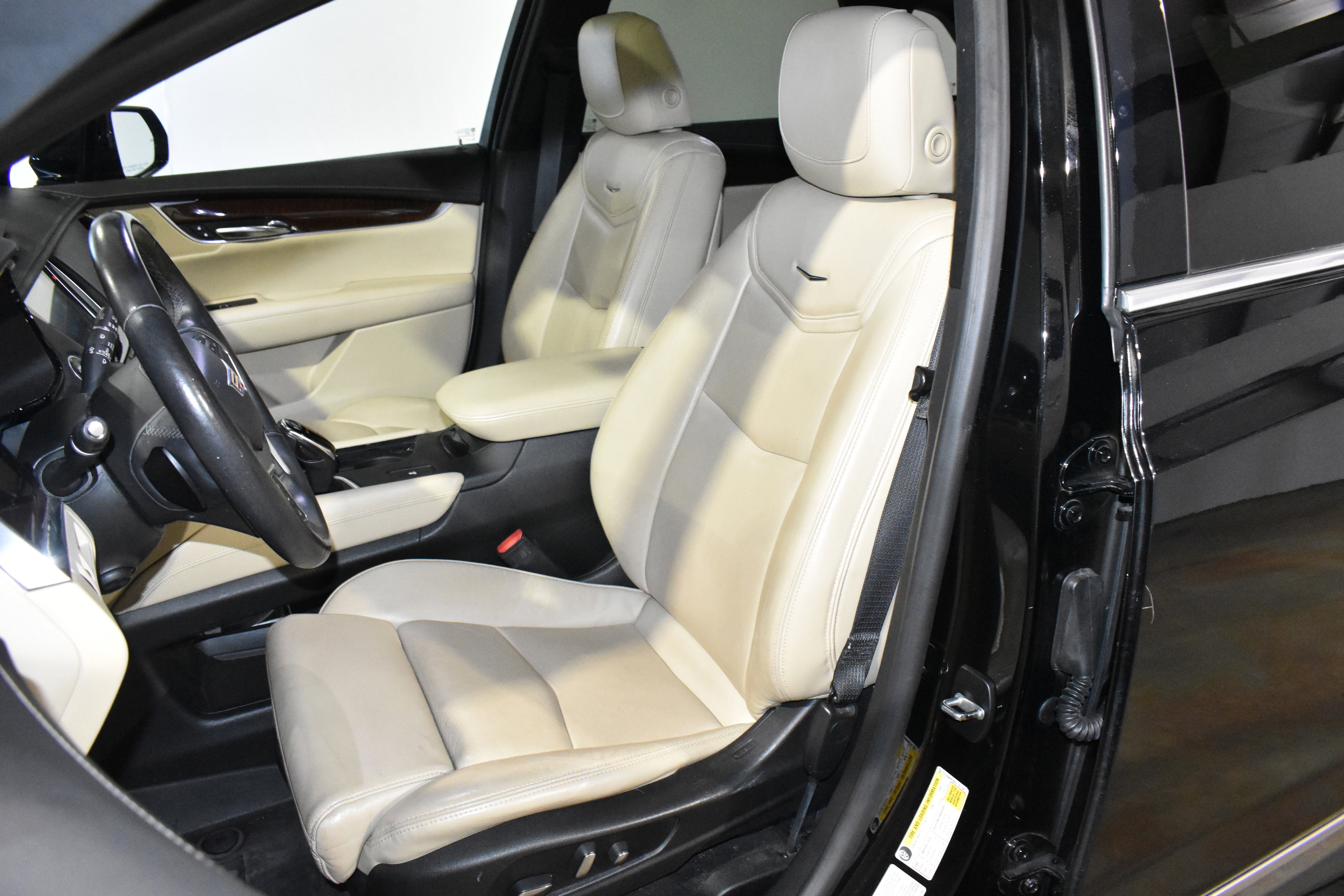 Used 2017 Cadillac XT5 Luxury w/ Driver Awareness Package FWD image 26