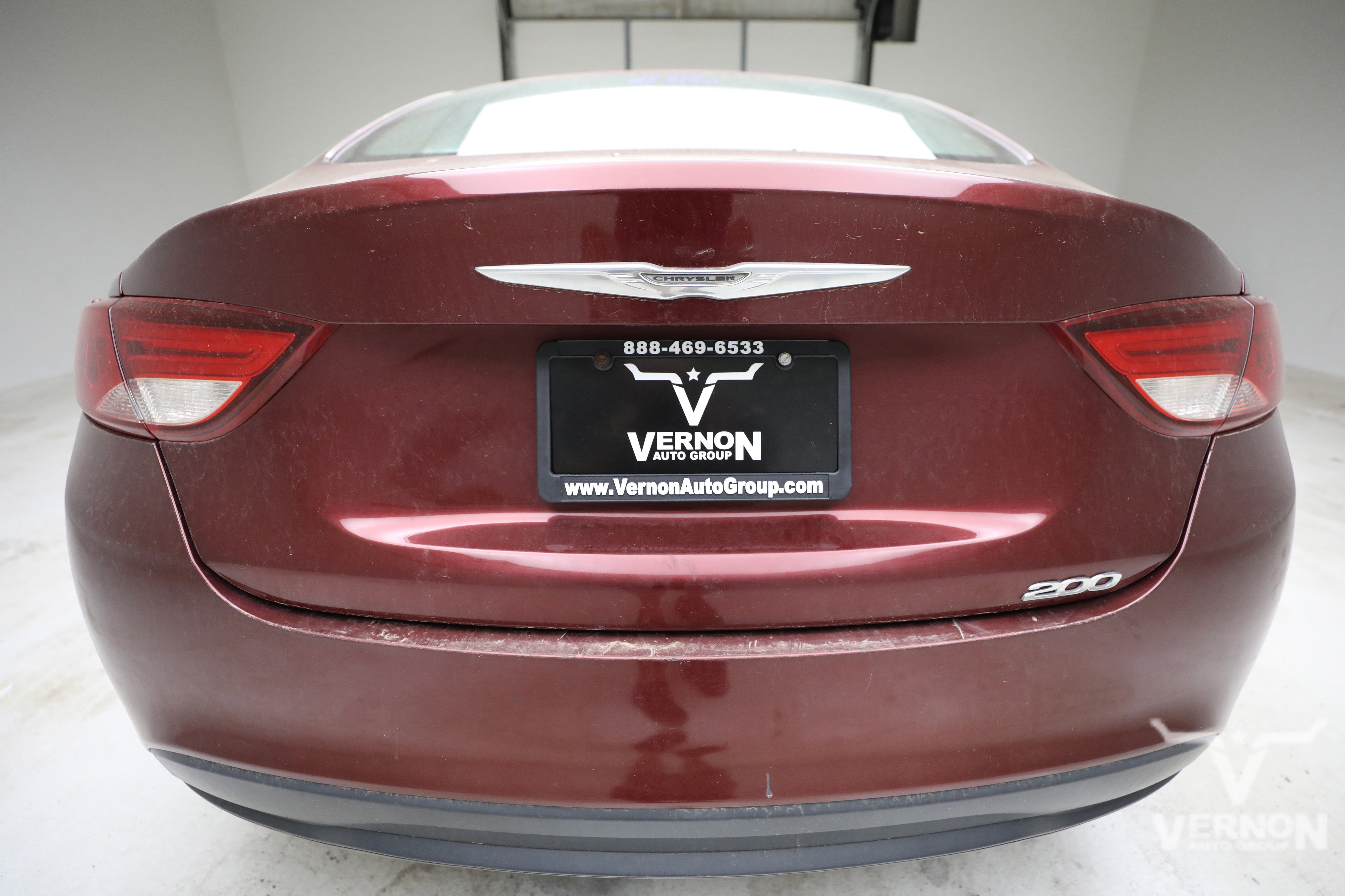 Used 2015 Chrysler 200 LX FWD image 3