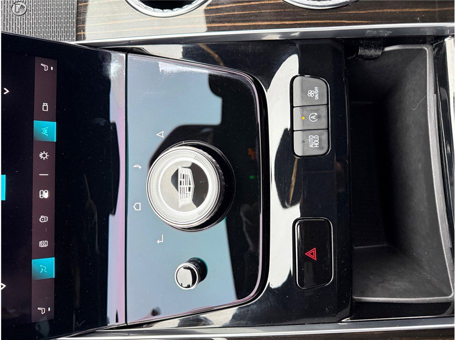 Used 2025 Cadillac Escalade ESV Premium Luxury image 24