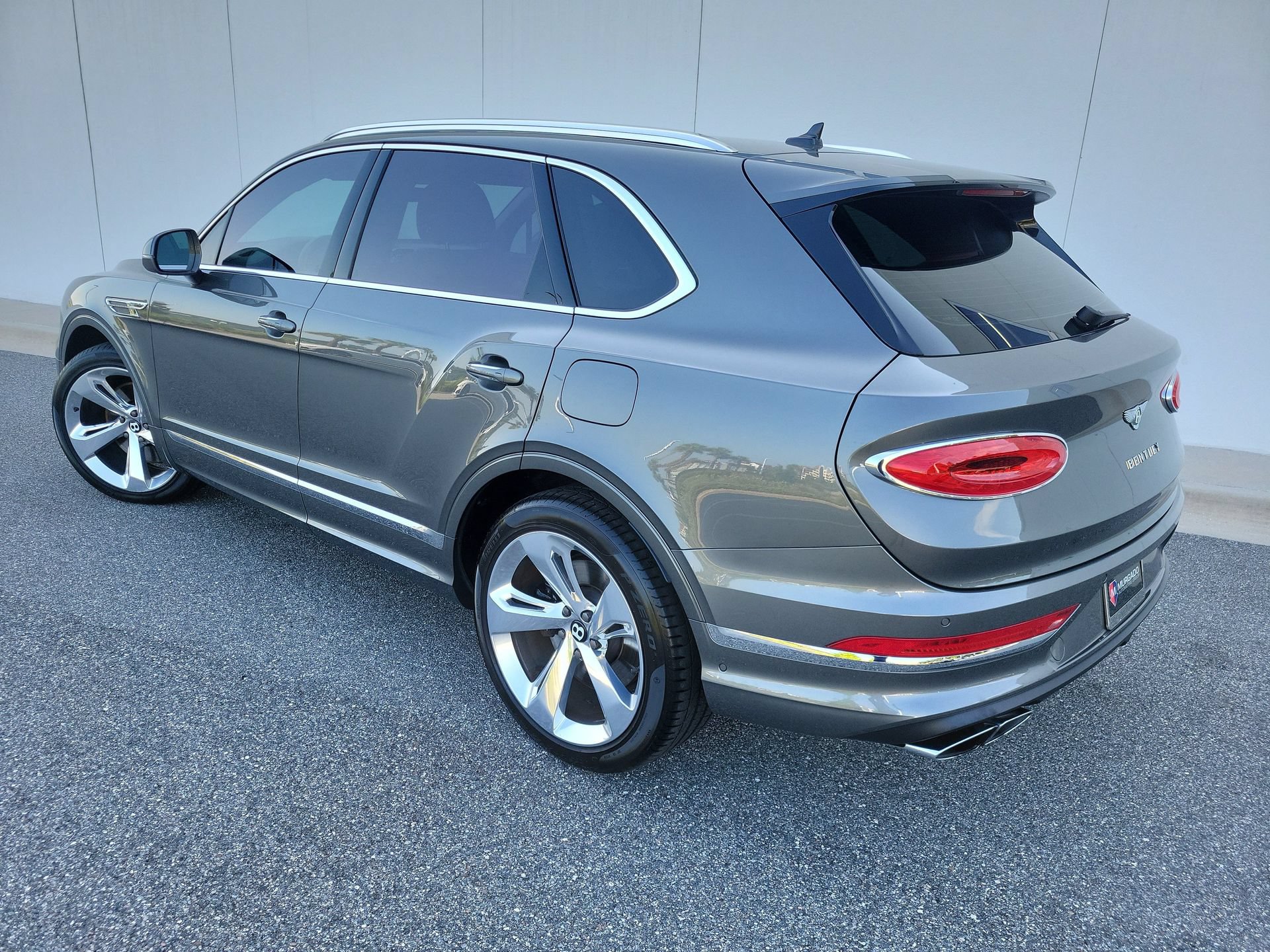 Certified 2023 Bentley Bentayga Plug-In Hybrid AWD/4WD image 2