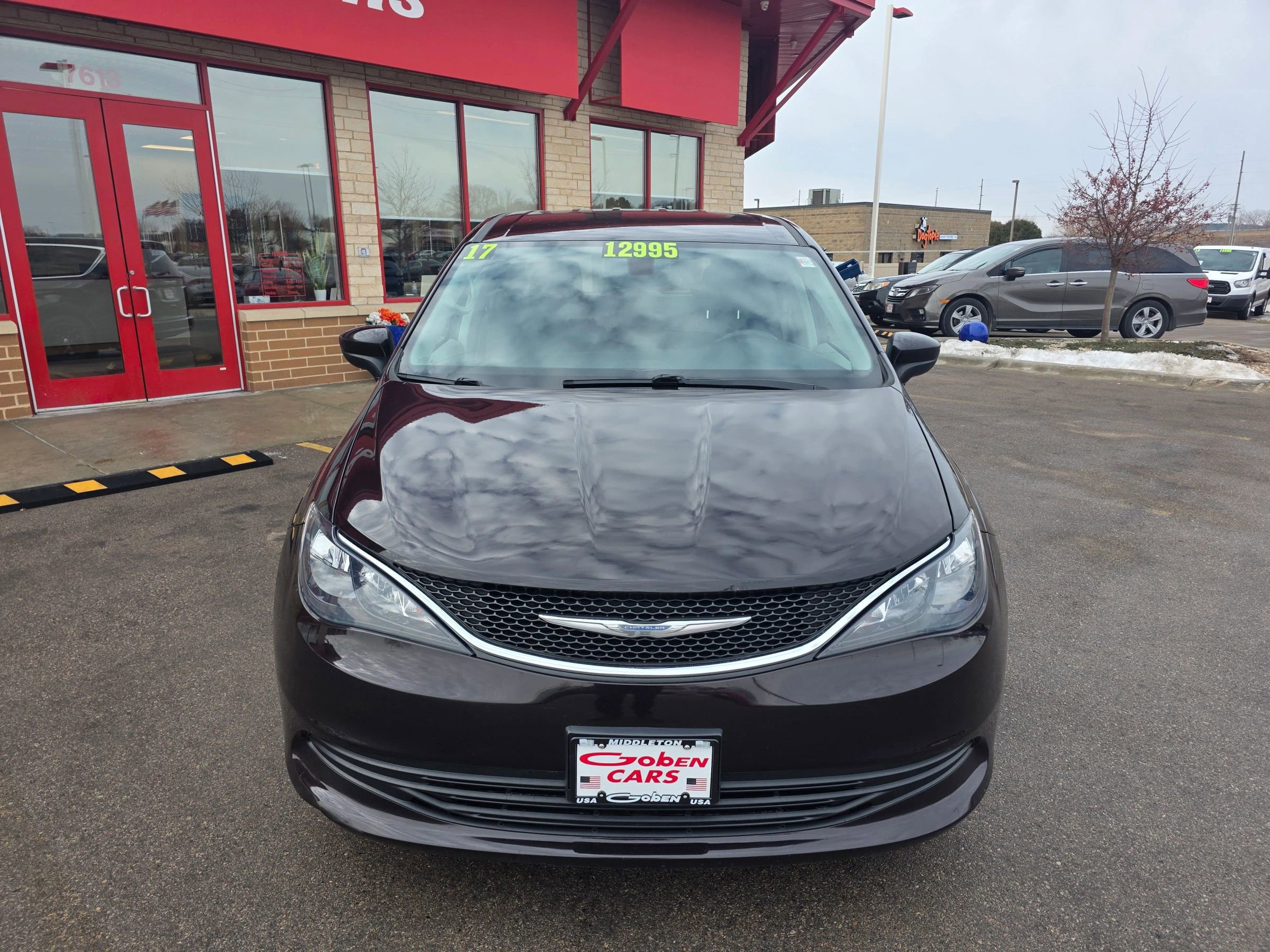 Used 2017 Chrysler Pacifica Touring image 2