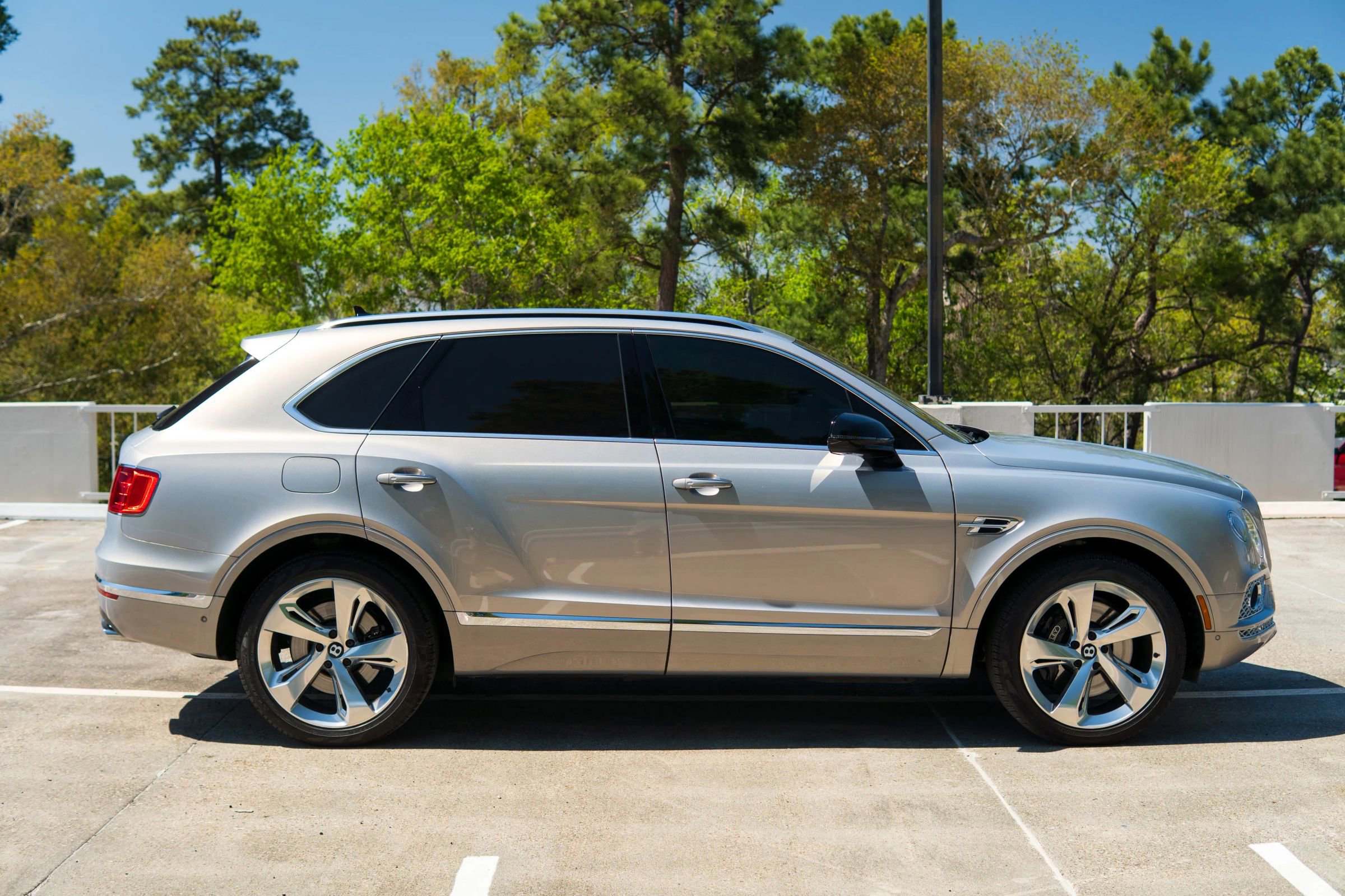 Used 2017 Bentley Bentayga image 10