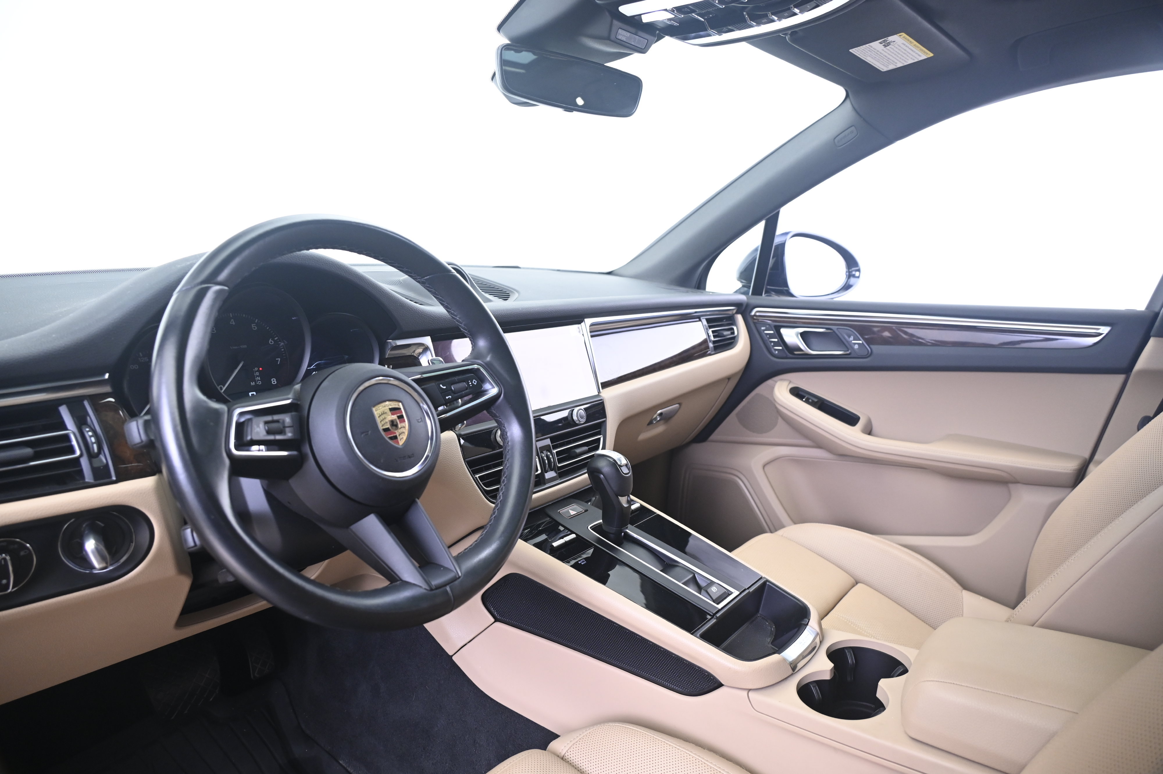 Certified 2023 Porsche Macan AWD/4WD image 4