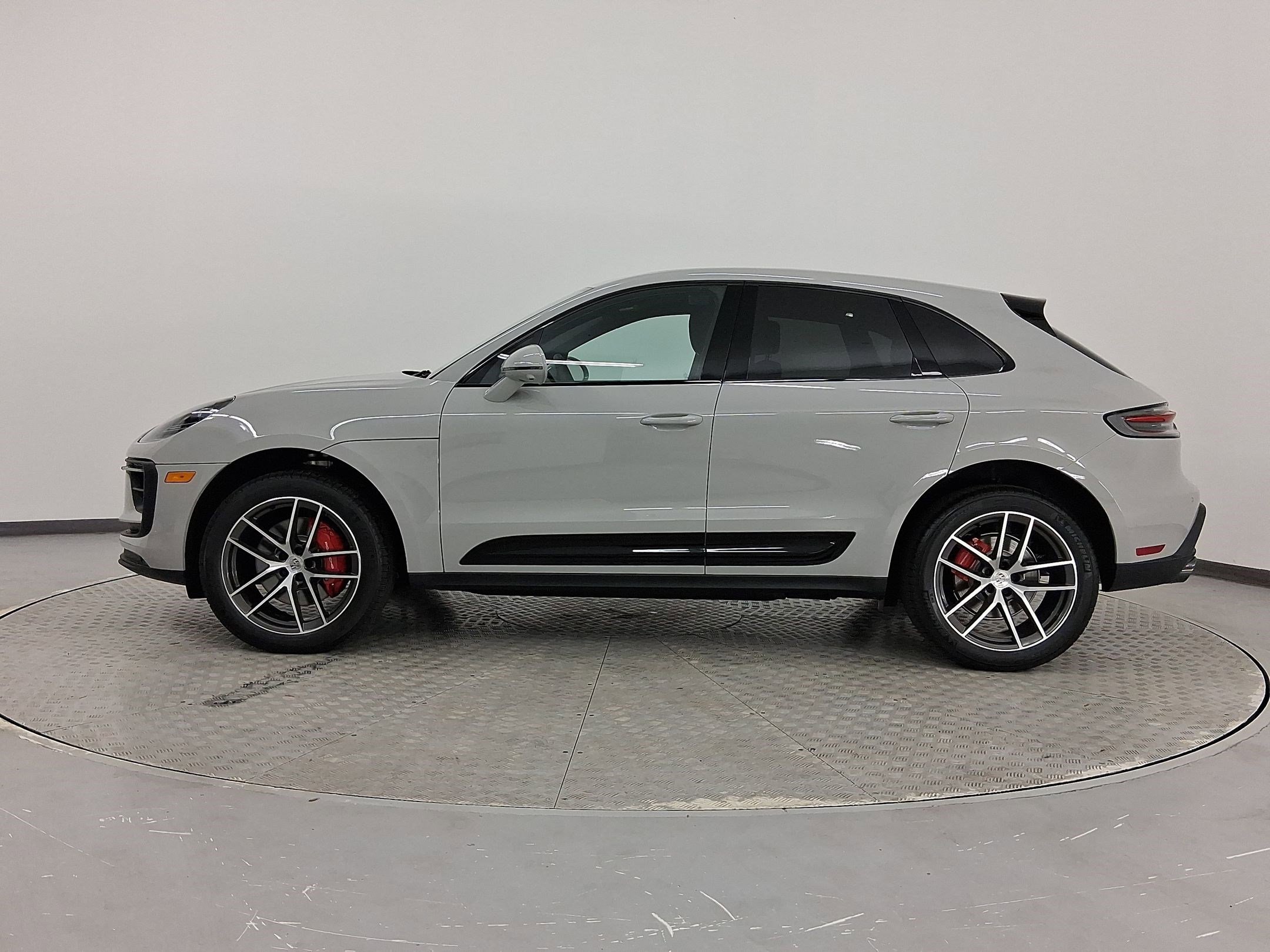 New 2026 Porsche Macan S image 2