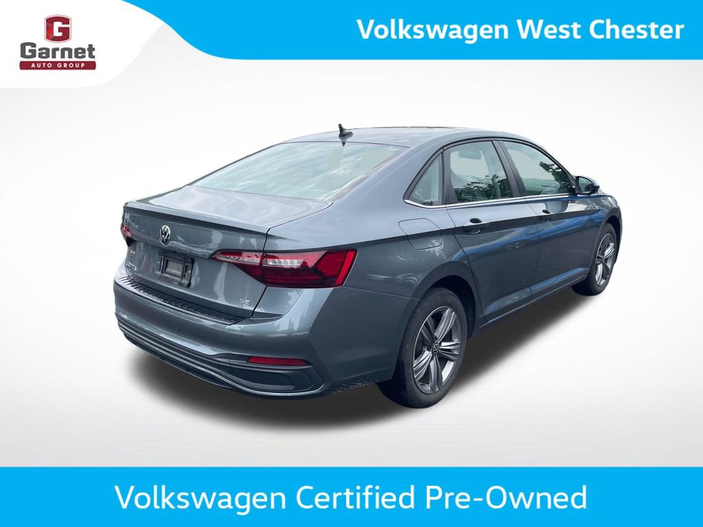 Certified 2024 Volkswagen Jetta SE w/ Panoramic Sunroof Package FWD image 5