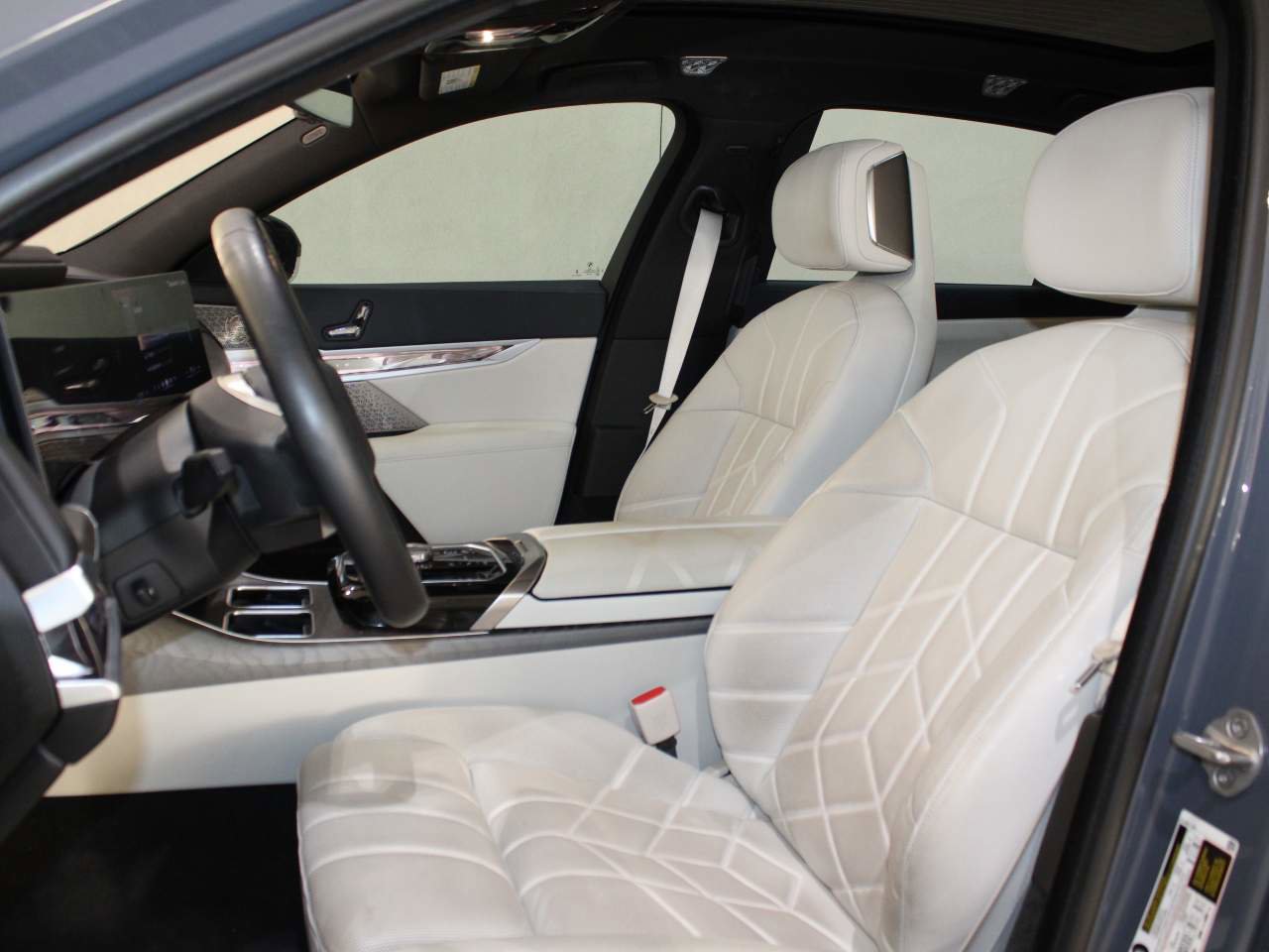Certified 2023 BMW i7 xDrive60 AWD/4WD image 11