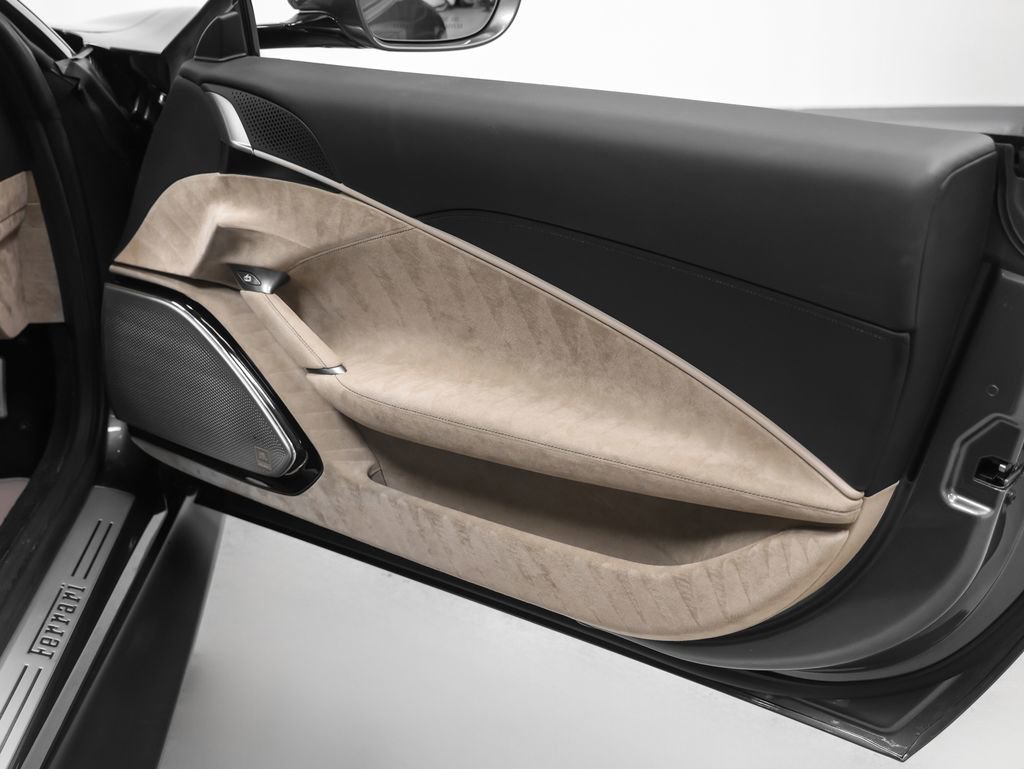 Used 2022 Ferrari Roma image 36