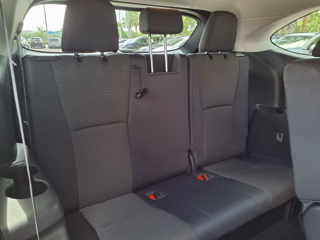 Used 2022 Toyota Highlander LE FWD image 17