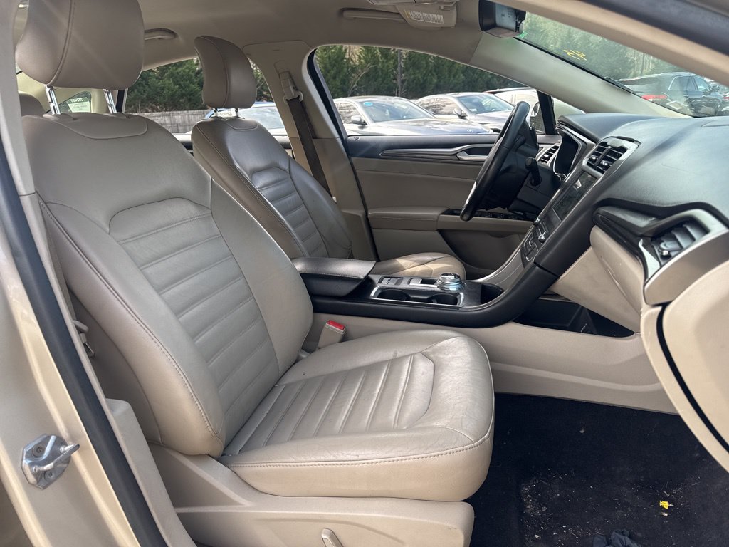 Used 2017 Ford Fusion SE w/ Fusion SE Technology Package FWD image 8