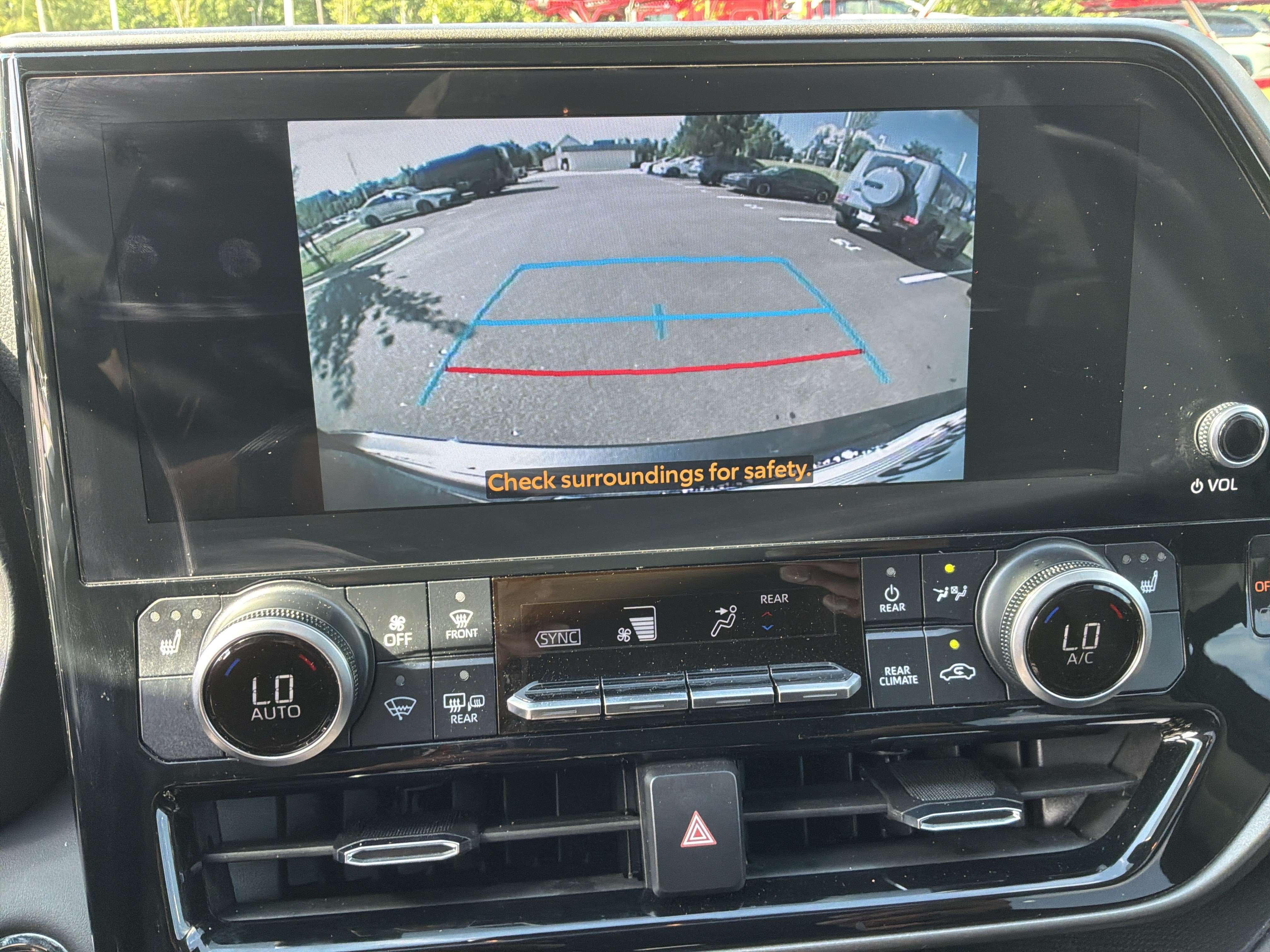 Used 2023 Toyota Highlander XLE FWD image 25
