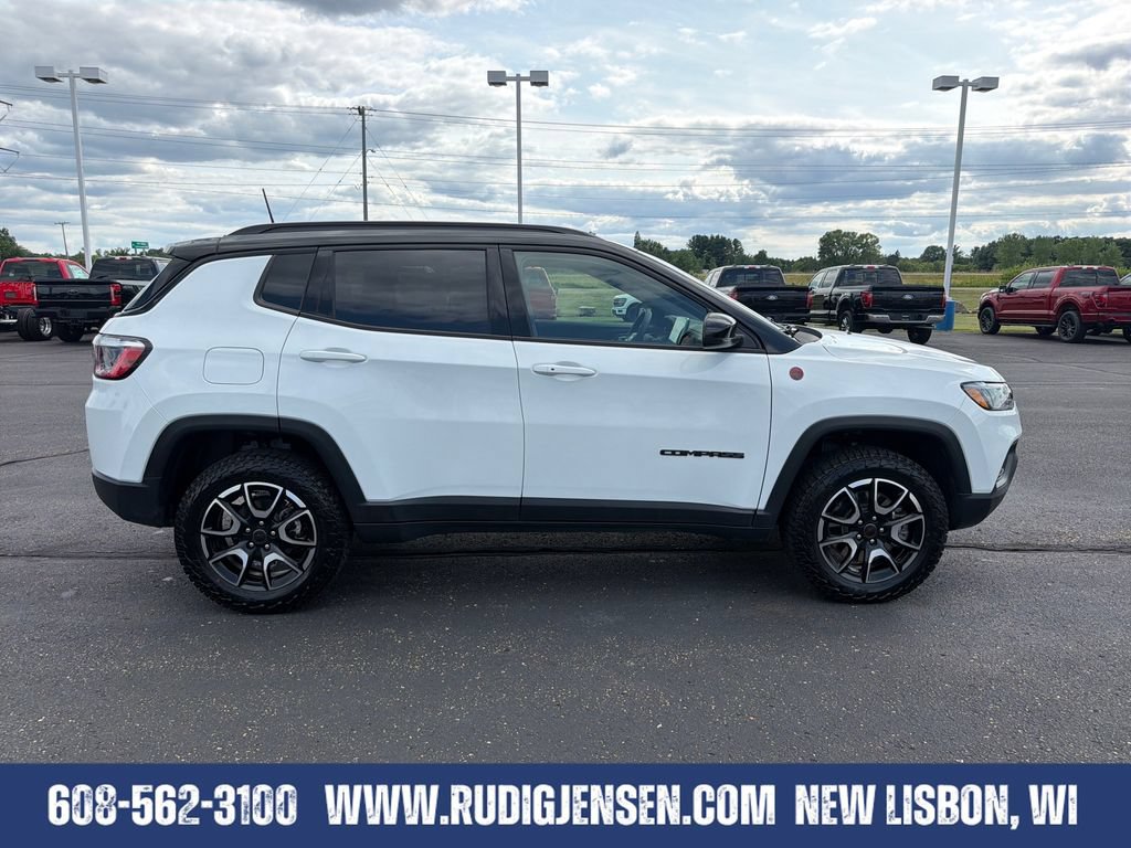 Used 2025 Jeep Compass Trailhawk AWD/4WD image 6