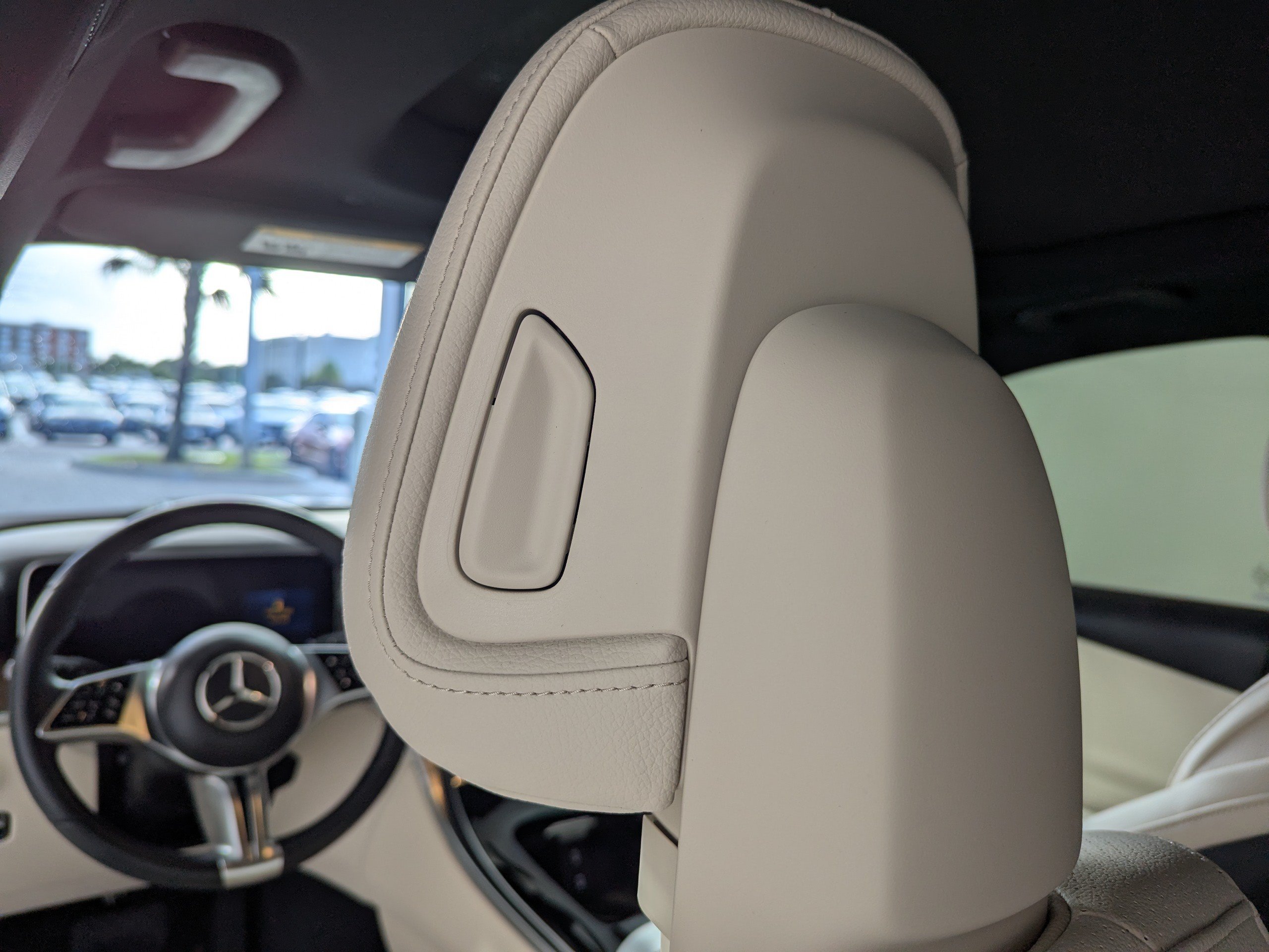 Used 2025 Mercedes-Benz GLC 300 image 18