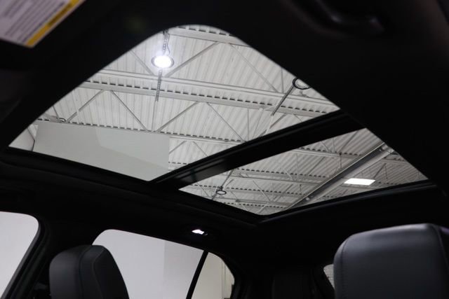 Used 2020 Cadillac XT4 Premium Luxury w/ Technology Package FWD image 30