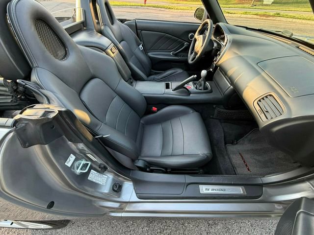 Used 2003 Honda S2000 image 31