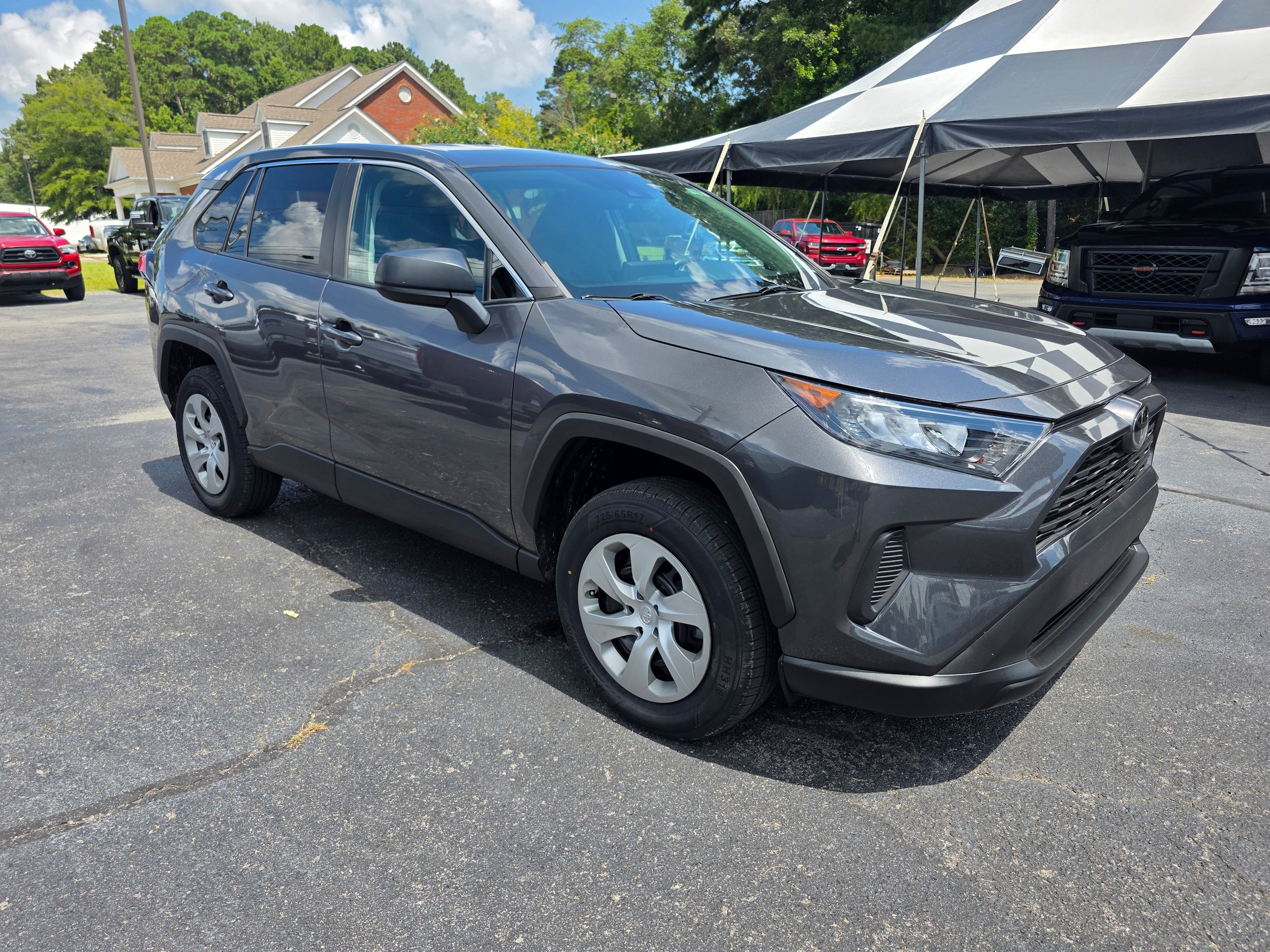 Used 2022 Toyota RAV4 LE w/ Carpet Mat Package (TMS) AWD/4WD image 3