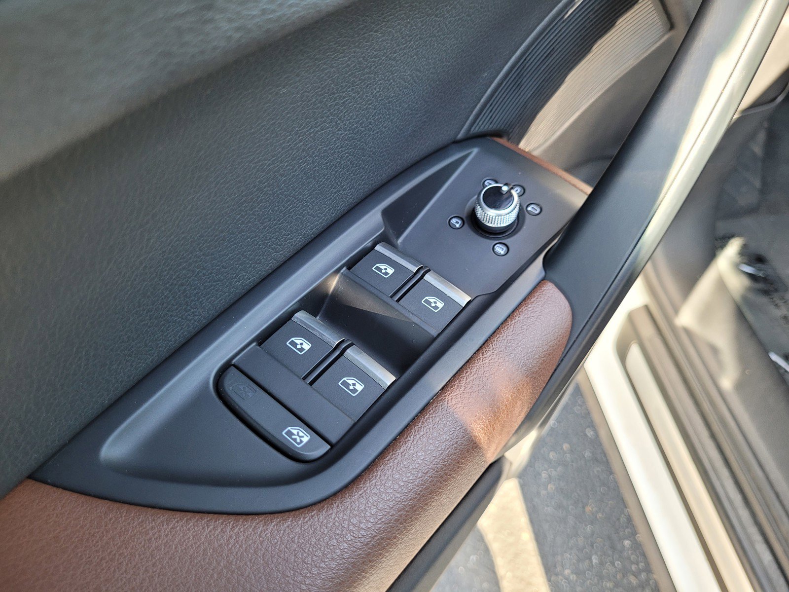 Used 2018 Audi Q5 2.0T Premium Plus w/ Premium Plus Package image 26