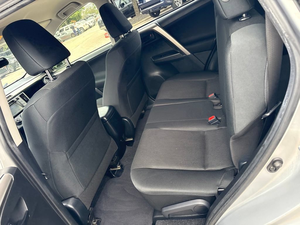 Used 2018 Toyota RAV4 LE FWD image 19