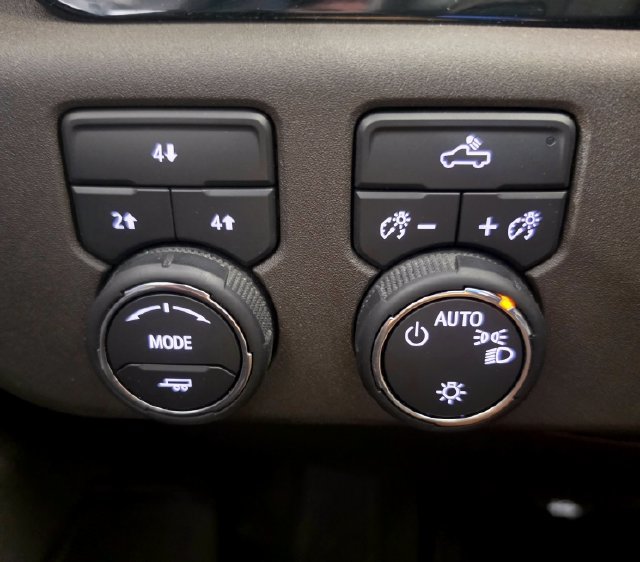 Used 2026 Chevrolet Silverado 2500 LT AWD/4WD image 34