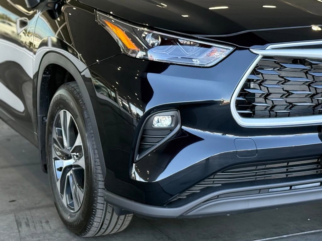New 2025 Toyota Highlander XLE image 8