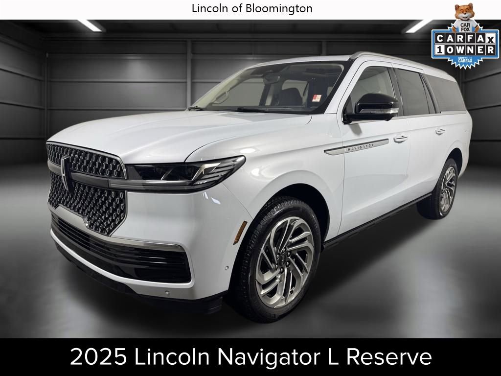 Used 2025 Lincoln Navigator L Reserve image 1