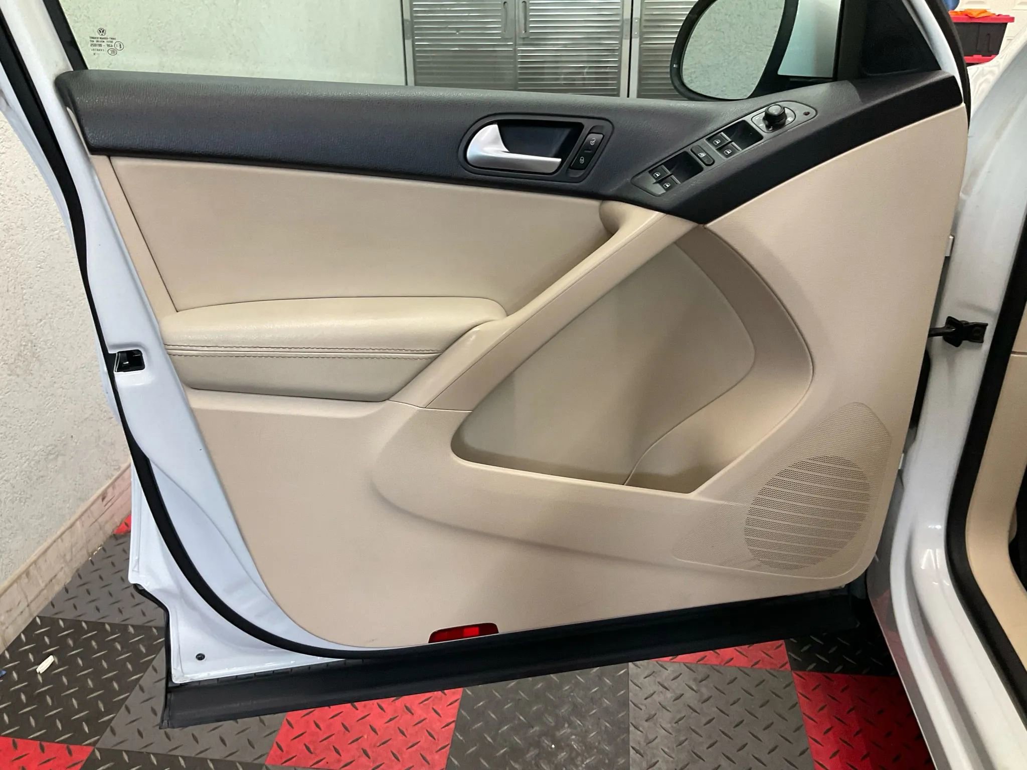 Used 2016 Volkswagen Tiguan S FWD image 6