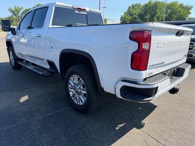 Used 2024 Chevrolet Silverado 2500 High Country AWD/4WD image 3