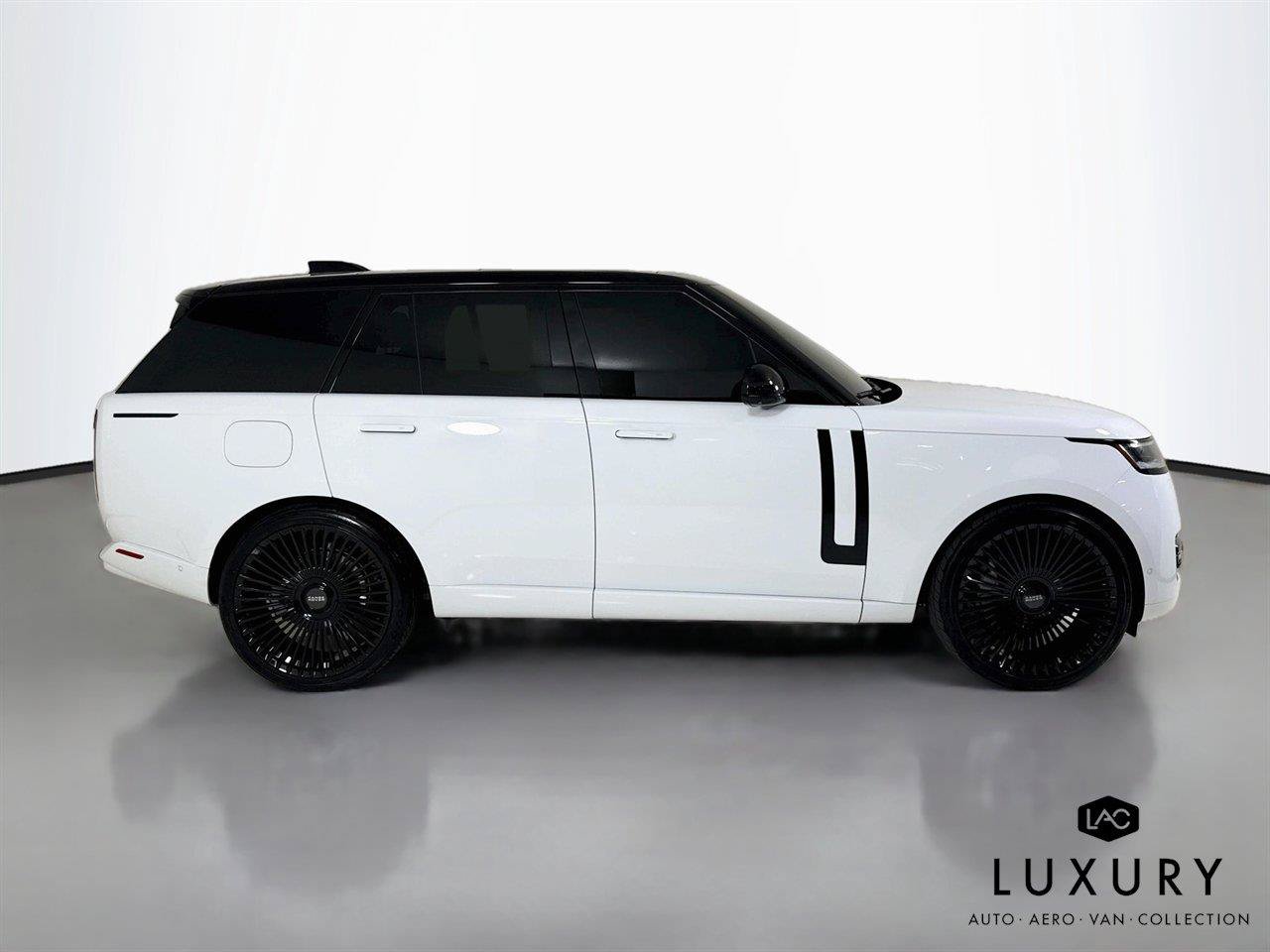 Used 2025 Land Rover Range Rover SE AWD/4WD image 5